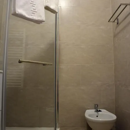 London 18 Apartment *