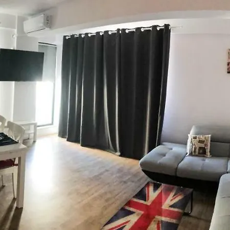 London 18 Apartment *